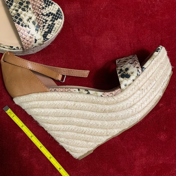 Z03 - Just Fab Faux Snake Skin Wedge Heels - Picture 6 of 6